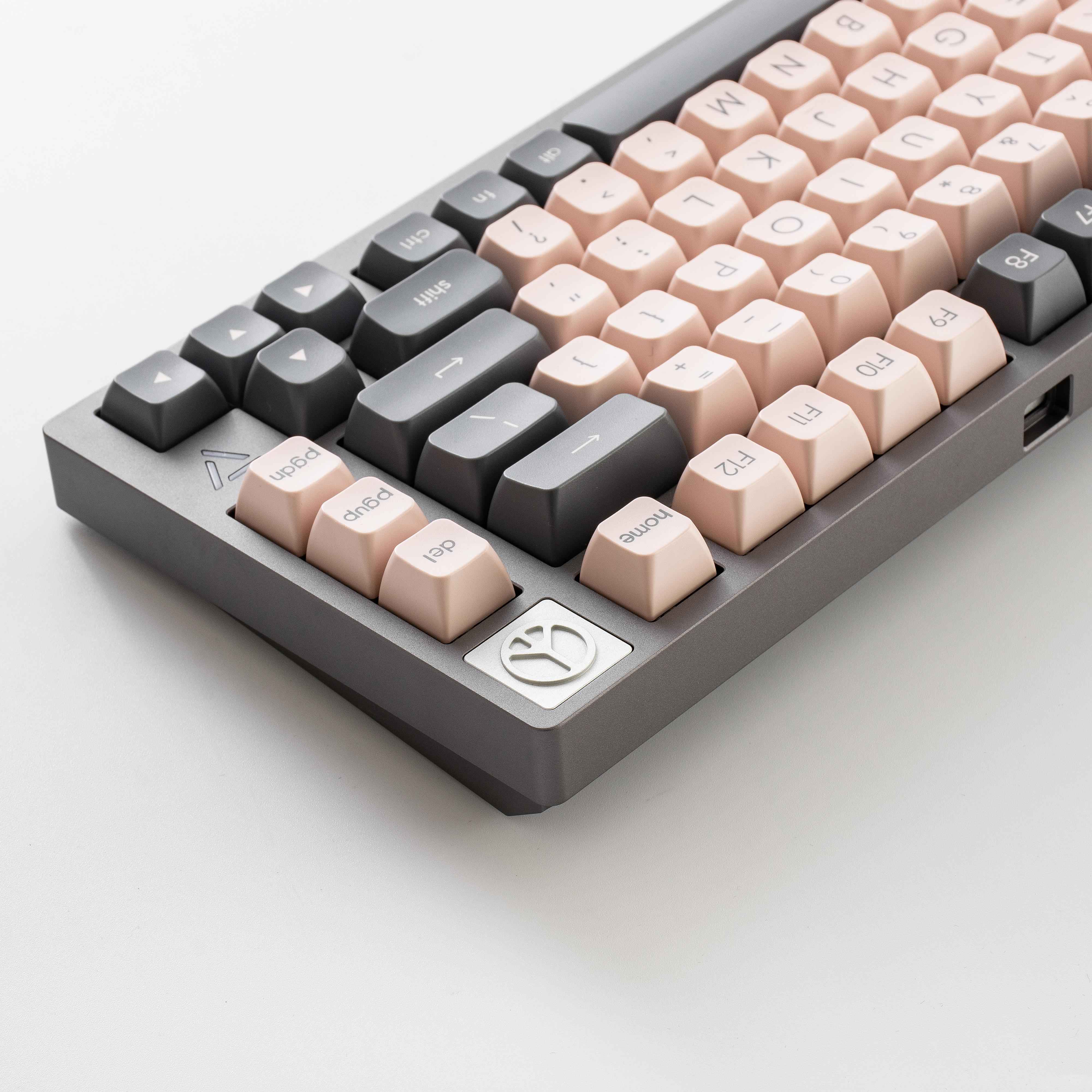 YUNZII AJAZZ AC081 Gasket Hot Swappable RGB Wired Aluminum Mechanical Keyboard - Peace - Image 5