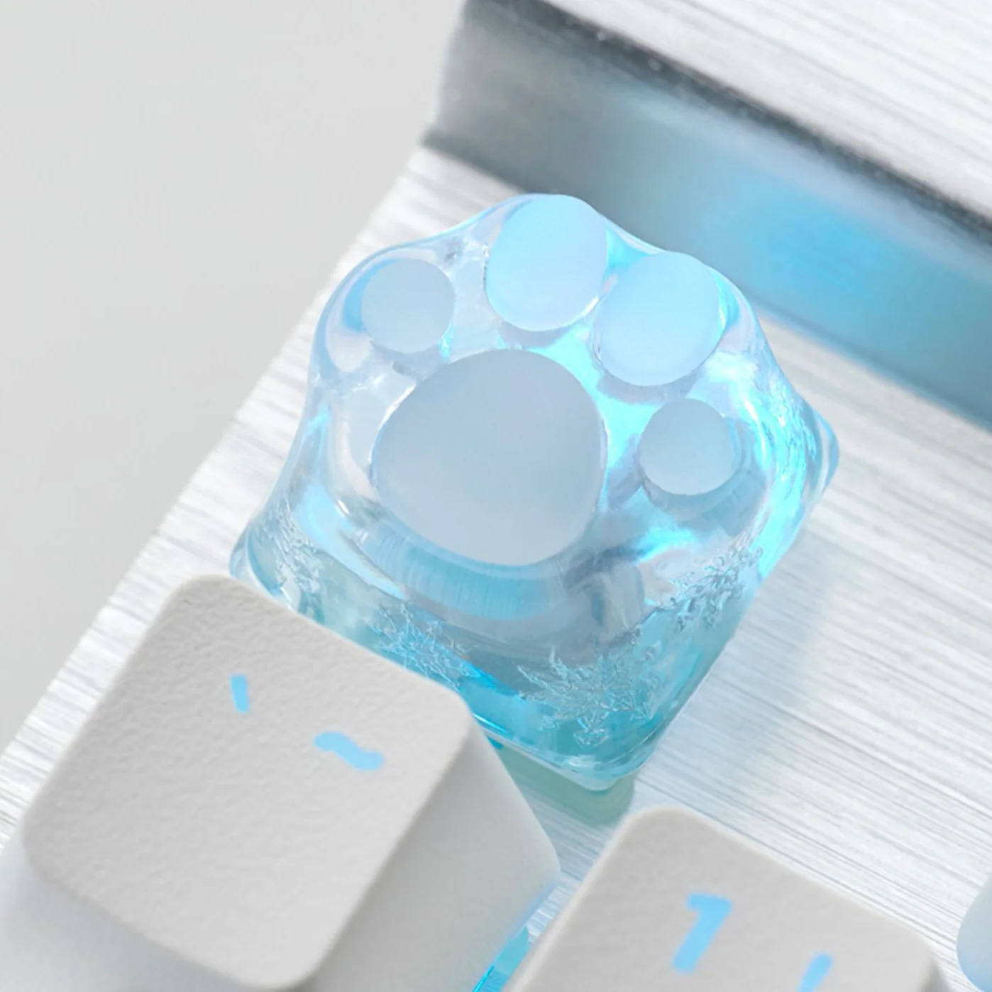 YUNZII ZOMO SHINE THROUGH KITTY PAW ARTISAN KEYCAP - Image 3